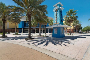Across From The Beach! Near Pier Park & Dining! Sleeps 6! 2 BR / 2 BA!